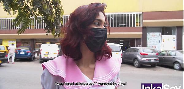  De esta manera engañas a una TIMIDA OTAKU VENEZOLANA a pasar una entrevista laboral por las calles de Lima.